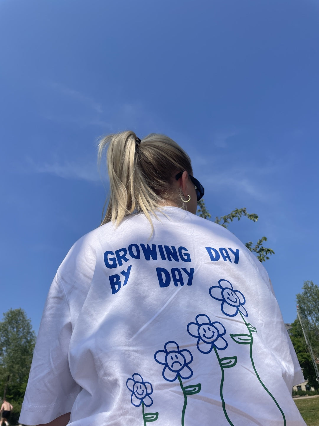 GROWING DAY BY DAY TEE WHITE